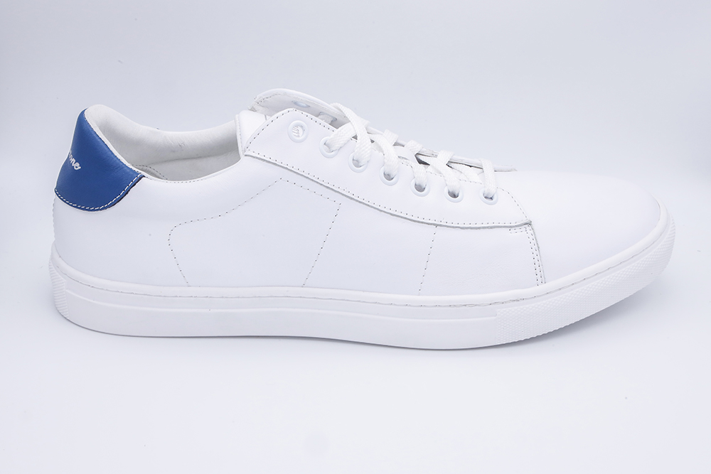 Sneaker in pelle morbida colore bianco/azzurro