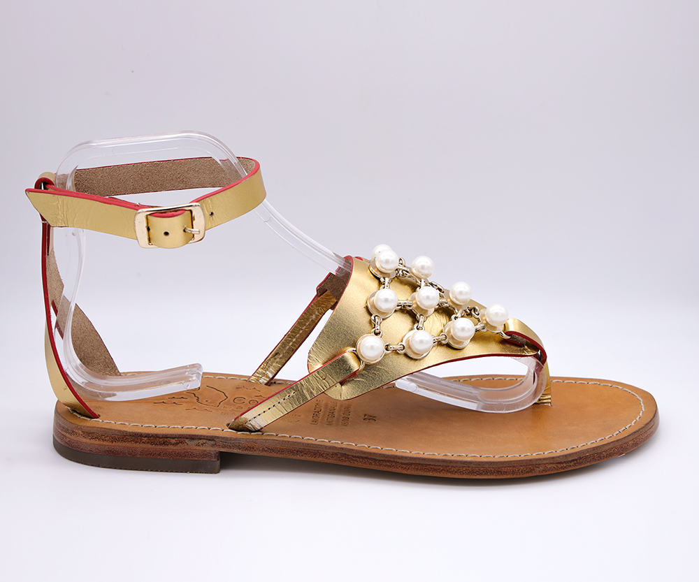 Sandali donna in pelle di vacchetta spazzolata colore platino con lissatura colore rosso